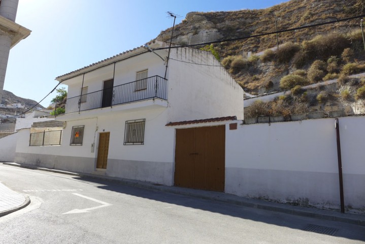 Village Property – Galera