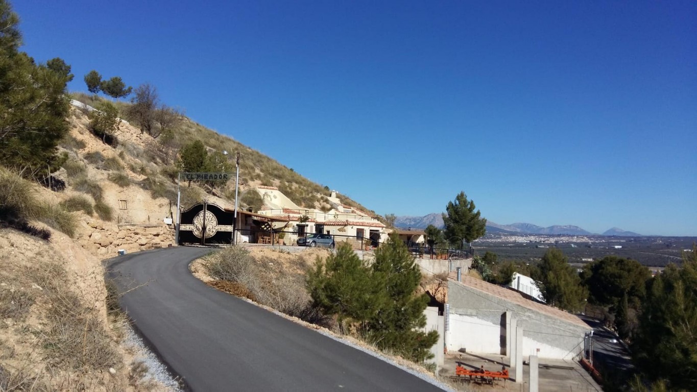 Cave House – Fontanar
