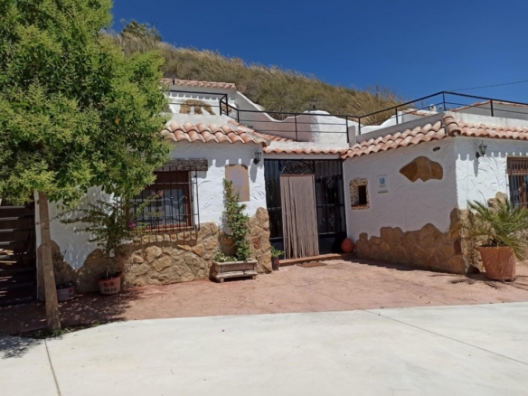 Cave House – Fontanar