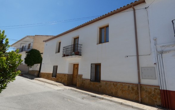 Village Property – Campo Camara
