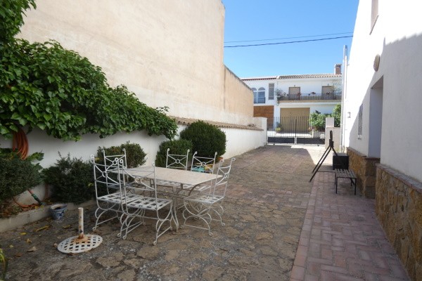 Village Property – Campo Camara