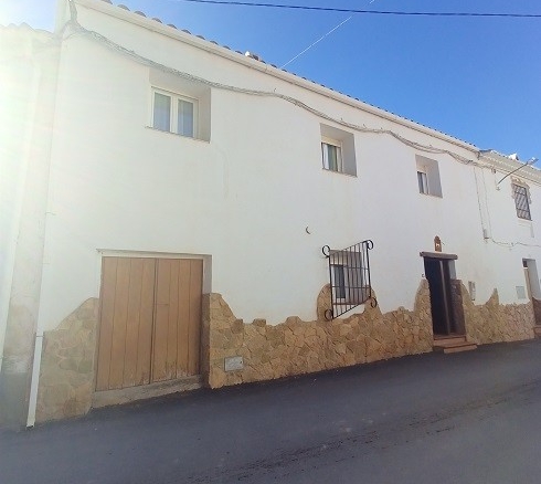 Village Property – Fontanar