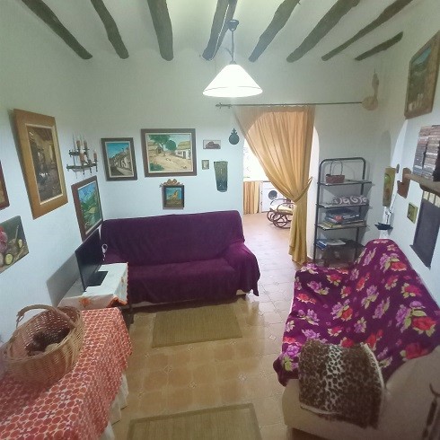 Village Property – Fontanar