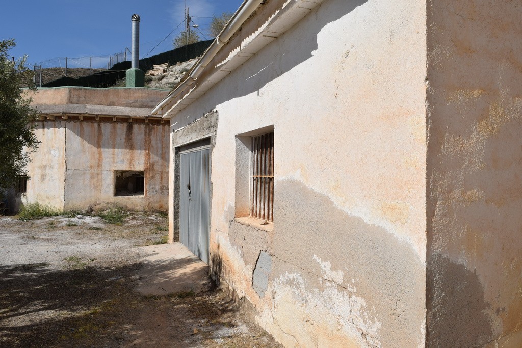 Cave House – Baza