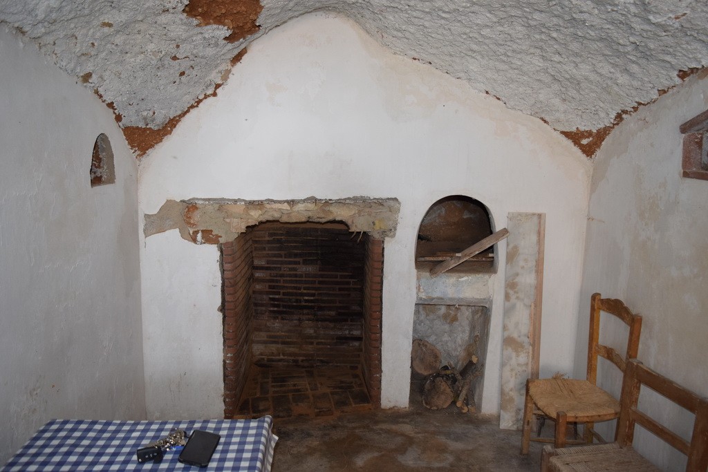 Cave House – Baza