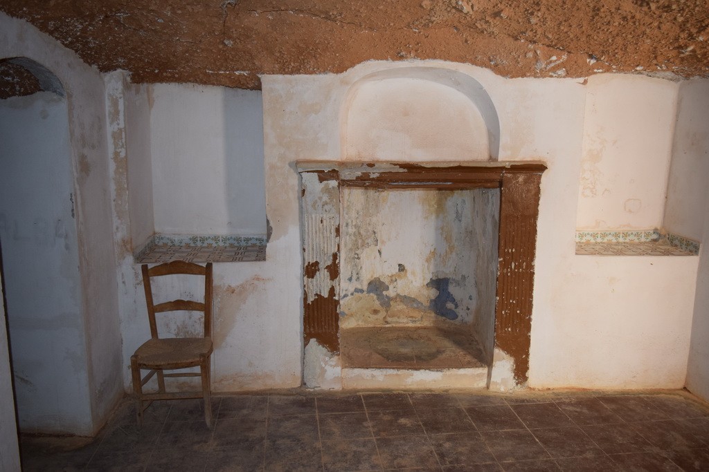Cave House – Baza