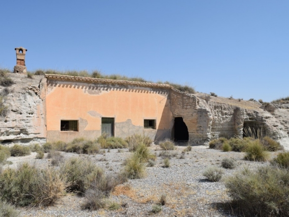 Cave House – Baza