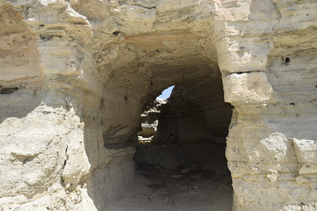 Cave House – Baza