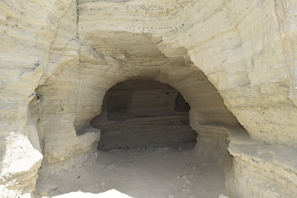Cave House – Baza