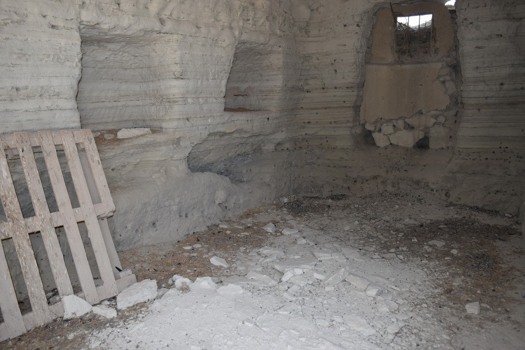 Cave House – Baza