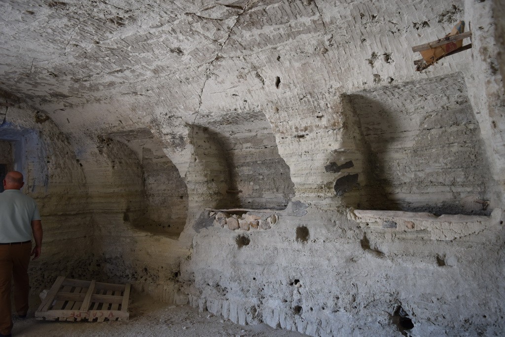 Cave House – Baza