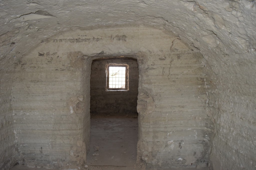 Cave House – Baza