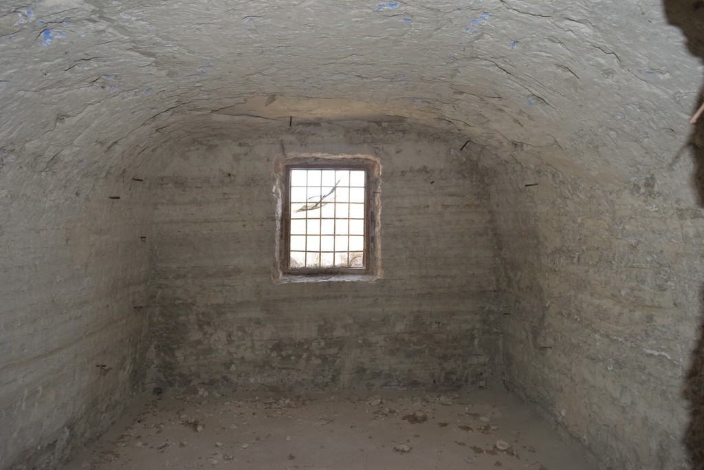 Cave House – Baza