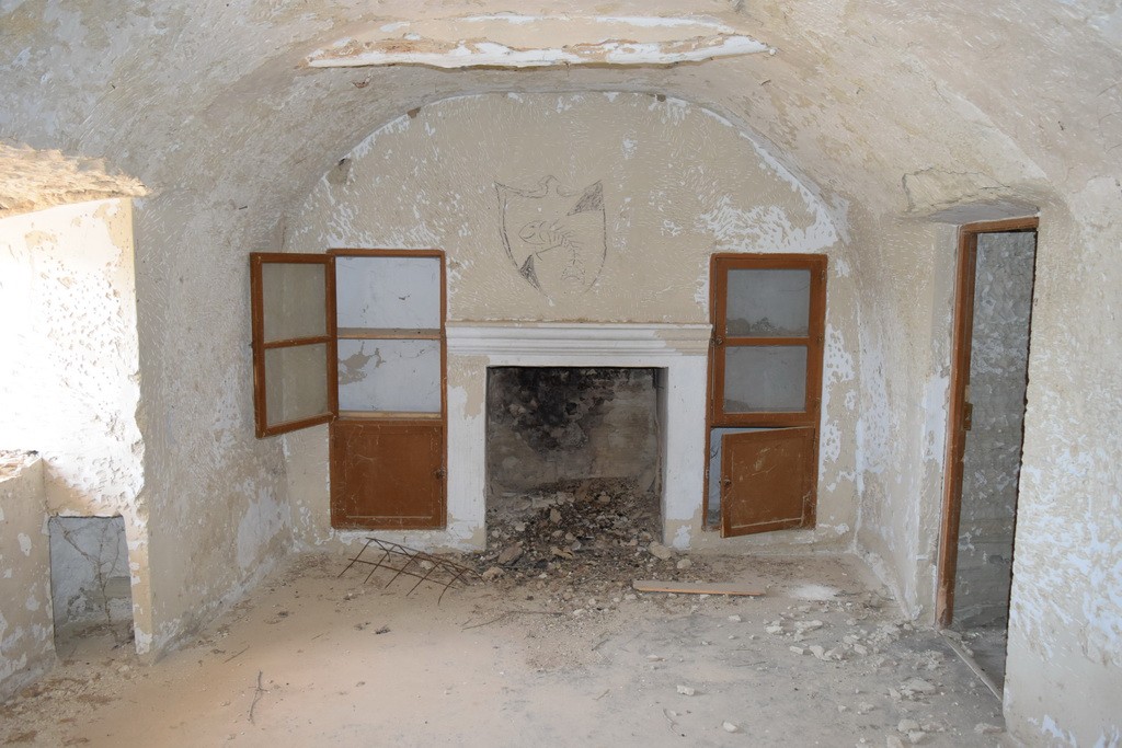 Cave House – Baza