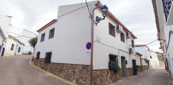 Village Property – Albanchez