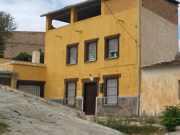 Village Property – Benamaurel