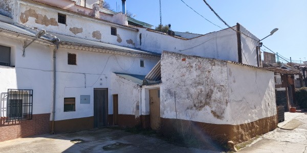 Village Property – Fontanar