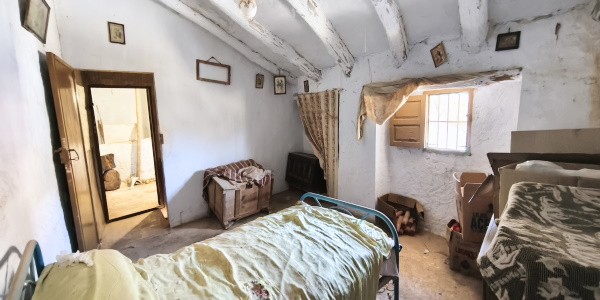 Village Property – Fontanar