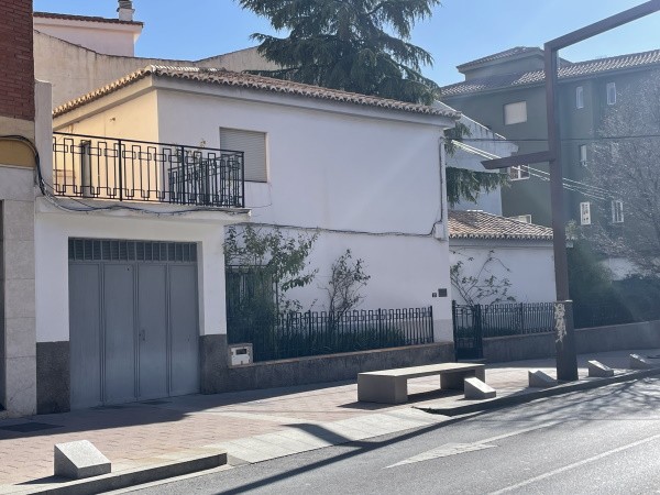 Town House – Baza