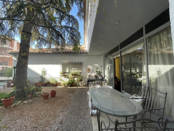 Town House – Baza