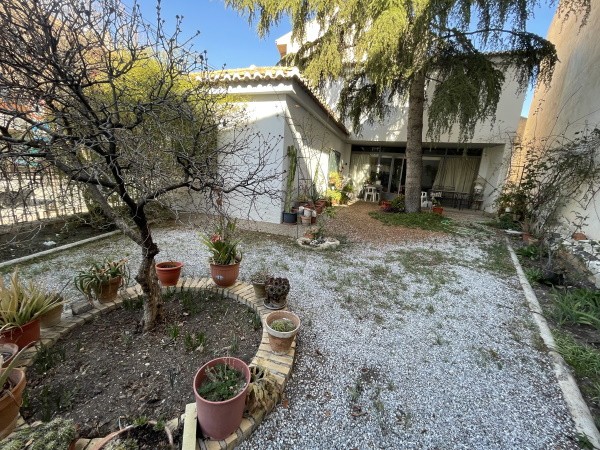Town House – Baza