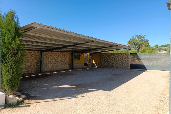 Village Property – Huescar