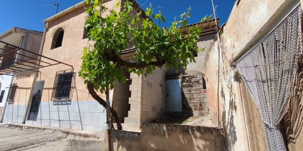 Village Property – Fontanar