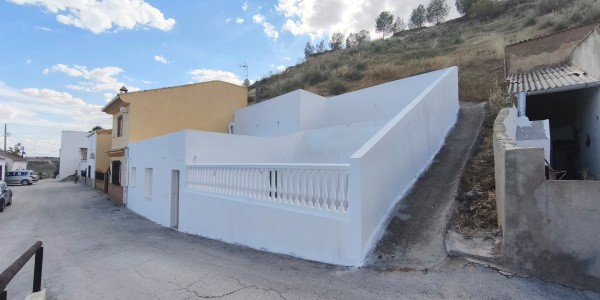 Village Property – Fontanar
