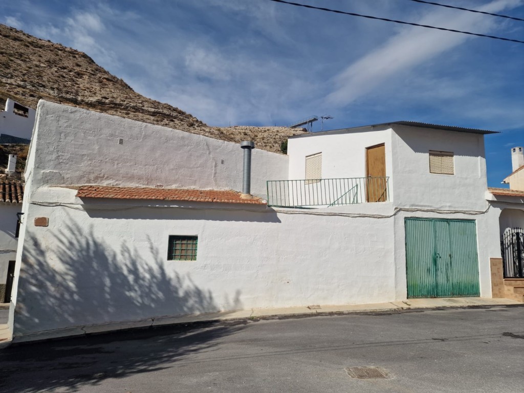 Village Property – Galera