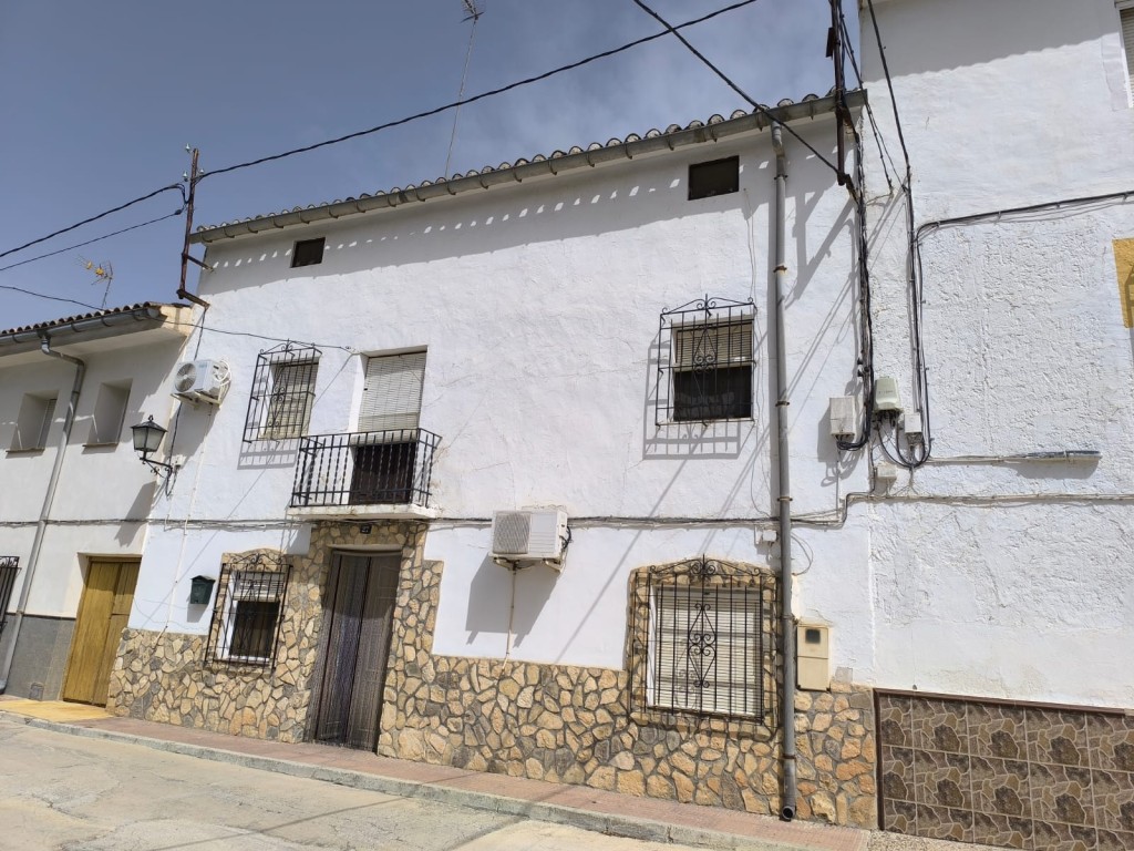 Village Property – Almontaras