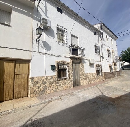 Village Property – Almontaras