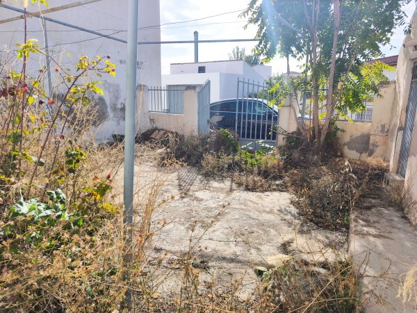 Cave House – Baza