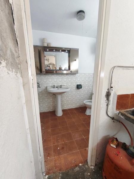 Cave House – Baza