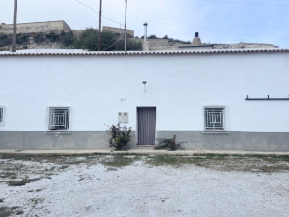 Village Property – Benamaurel