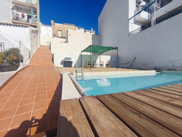 Village Property – Hinojares