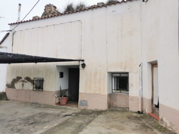 Village Property – Cuevas del Campo