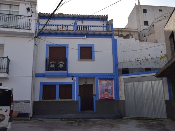 Cave House – Freila