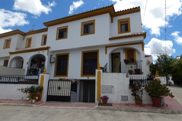 Village Property – Almontaras