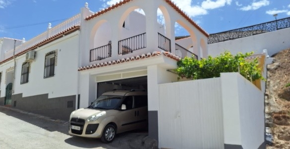 Village Property – Caniles