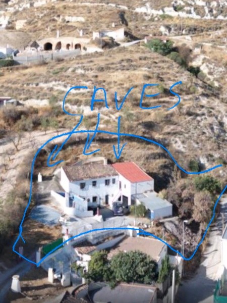 Cave House – Baza