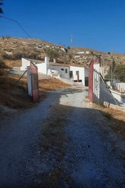 Cave House – Baza