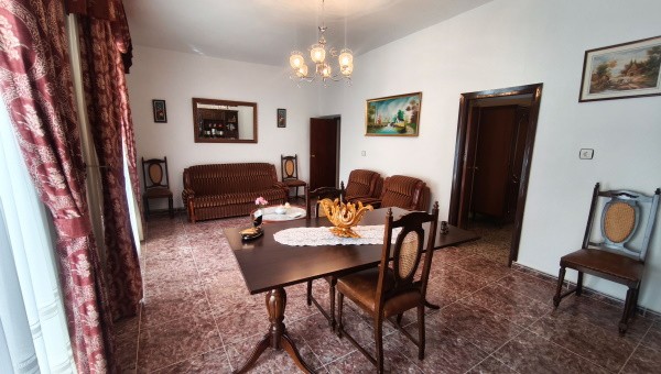 Village Property – Gor
